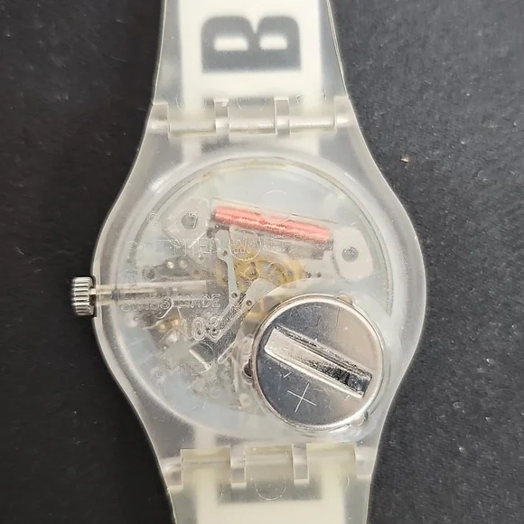 SWATCH VINTAGE GK302 LAST OF THE MILLENNIUM WRISTWATCH BFPM  display picture 2